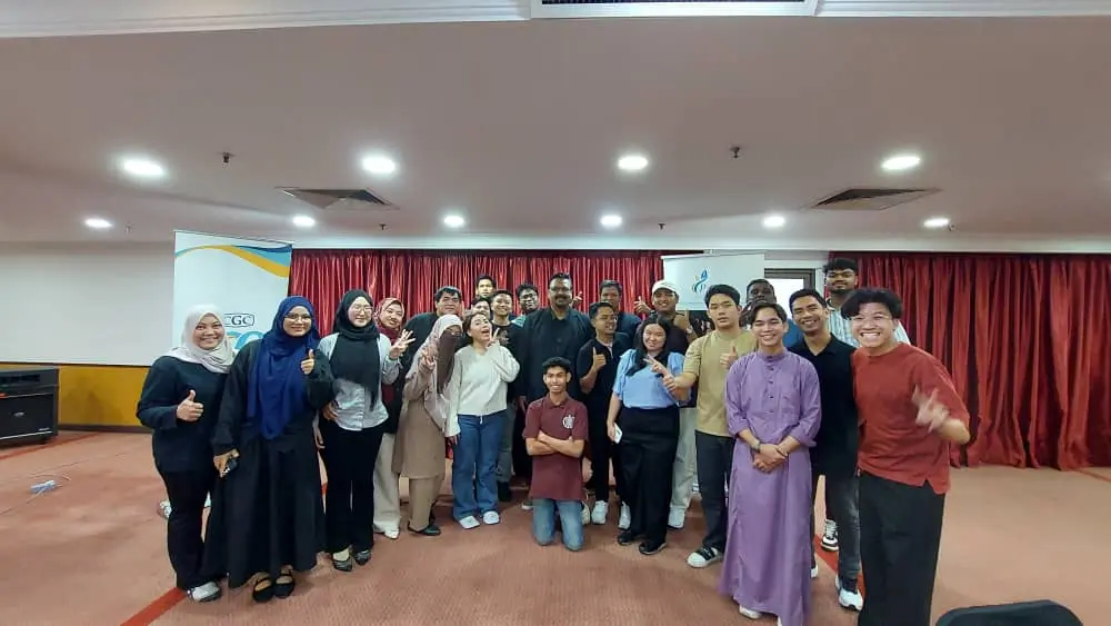 Participants together after completing a practical NN Mastery training programme